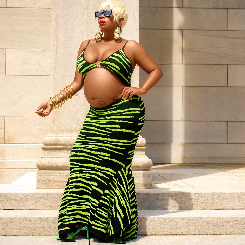Dress perfect for a fit body or maternity shoot - Picture 2 of 3